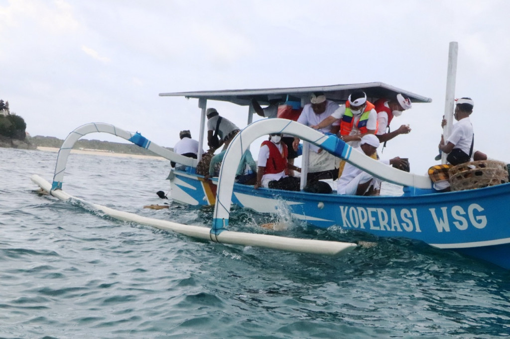 Sekda Badung Adi Arnawa Mulang Pakelem di Pantai Geger Kuta Selatan